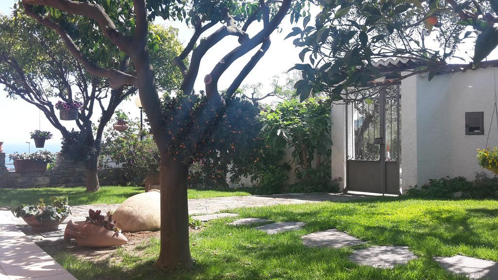 Azienda Agrituristica Villa Arianna Imperia Exterior foto